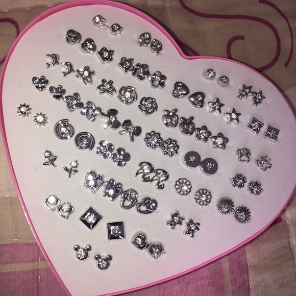 32 pack of earrings - Picture 2 of 3